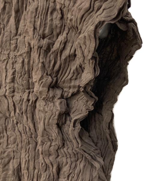ISSEY MIYAKE（イッセイミヤケ）ISSEY MIYAKE (イッセイミヤケ) シワ加工ノースリーブタートルネックカットソー ブラウン サイズ:Ｍの古着・服飾アイテム