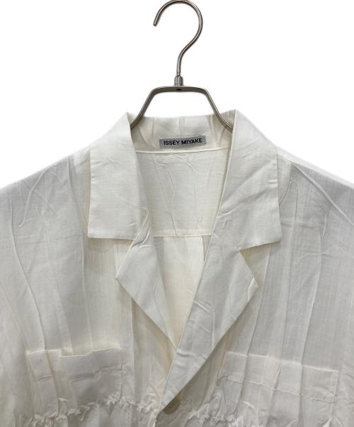 ISSEY MIYAKE（イッセイミヤケ）ISSEY MIYAKE (イッセイミヤケ) 96ssシワプリーツデザインシャツジャケット ホワイト サイズ:Ｍの古着・服飾アイテム