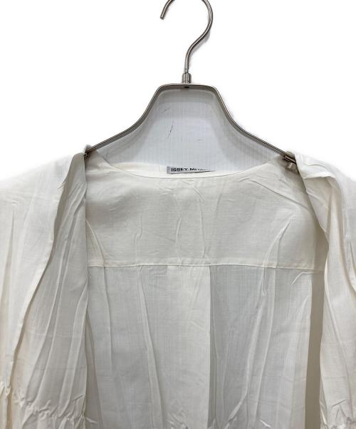 ISSEY MIYAKE（イッセイミヤケ）ISSEY MIYAKE (イッセイミヤケ) 96ssシワプリーツデザインシャツジャケット ホワイト サイズ:Ｍの古着・服飾アイテム