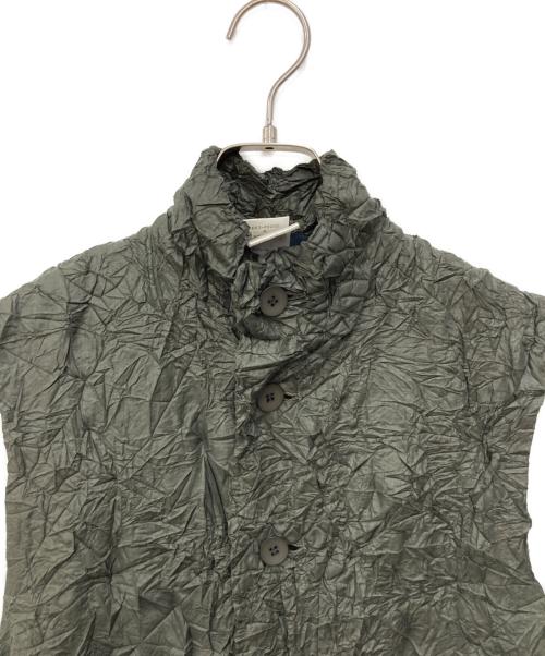 ISSEY MIYAKE PERMANENTE（イッセイミヤケ ペルマネンテ）ISSEY MIYAKE PERMANENTE (イッセイミヤケ ペルマネンテ) シワ加工ベスト グレー サイズ:Ｍの古着・服飾アイテム