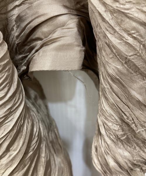 ISSEY MIYAKE（イッセイミヤケ）ISSEY MIYAKE (イッセイミヤケ) シワ加工シャツ ベージュ サイズ:Ｍの古着・服飾アイテム