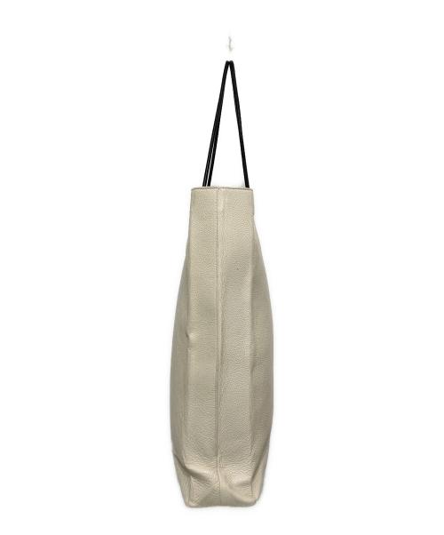 BALENCIAGA（バレンシアガ）BALENCIAGA (バレンシアガ) North South Leather Shopping Tote Bag Medium ホワイト サイズ:FREEの古着・服飾アイテム