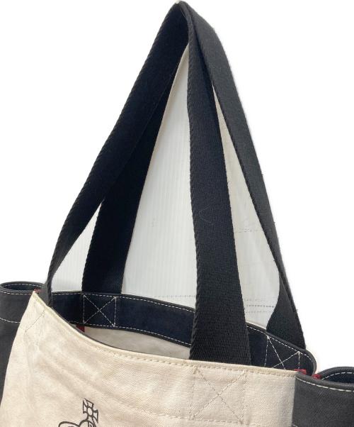 Vivienne Westwood（ヴィヴィアンウエストウッド）Vivienne Westwood (ヴィヴィアンウエストウッド) キャンバストートバッグ ブラック×アイボリーの古着・服飾アイテム