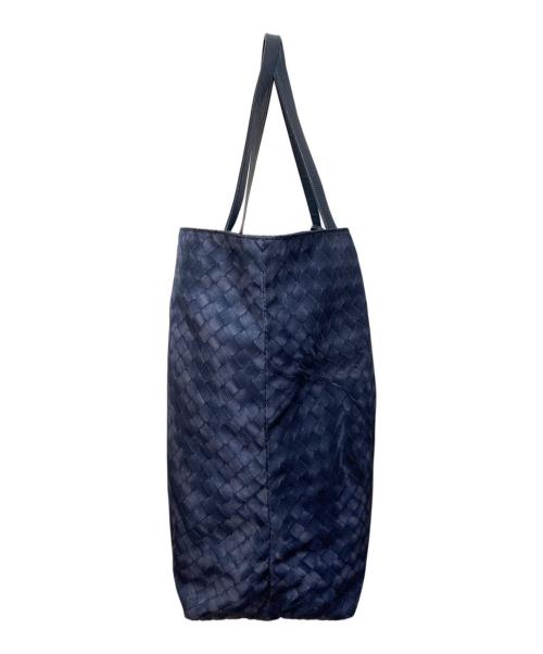 BOTTEGA VENETA（ボッテガベネタ）BOTTEGA VENETA (ボッテガベネタ) イントレッチオリュージョントートバッグ ネイビーの古着・服飾アイテム