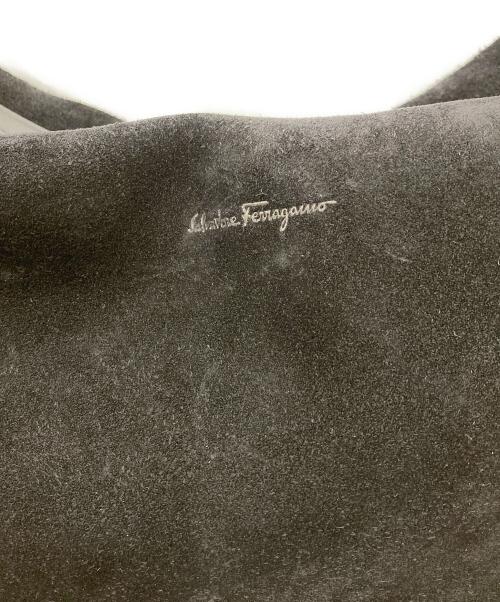 Salvatore Ferragamo（サルヴァトーレ フェラガモ）Salvatore Ferragamo (サルヴァトーレ フェラガモ) スウェードショルダーバッグ ブラックの古着・服飾アイテム
