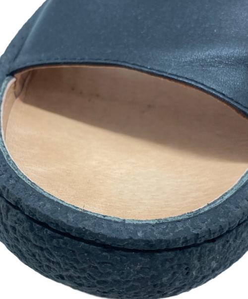 MOHI（モヒ）MOHI (モヒ) レザーTストラップオープントゥフラットシューズ ブラック サイズ:38の古着・服飾アイテム