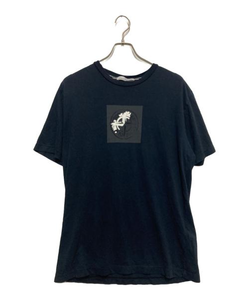 STONE ISLAND（ストーンアイランド）STONE ISLAND (ストーンアイランド) Institutional / Stamp One Badge Print T-Shirt ネイビー サイズ:XLの古着・服飾アイテム