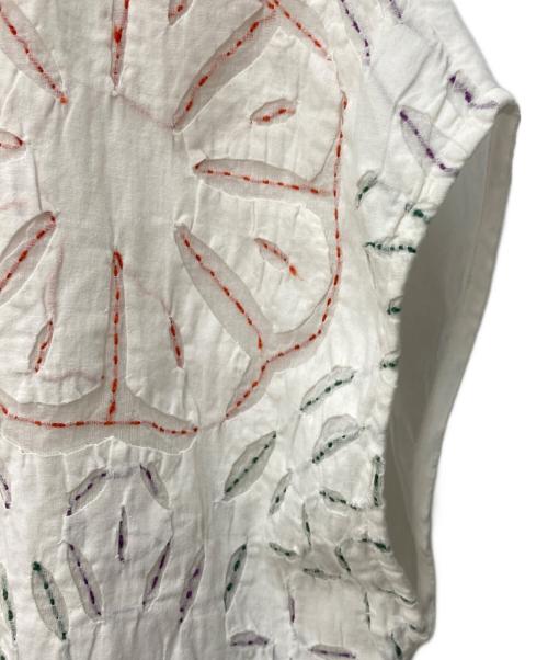 BEARDSLEY（ビアズリー）BEARDSLEY (ビアズリー) ハンドメイド 刺繍ノースリーブブラウス ホワイト サイズ:F 未使用品の古着・服飾アイテム