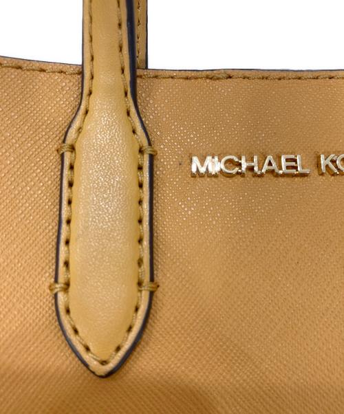 MICHAEL KORS（マイケルコース）MICHAEL KORS (マイケルコース) VINCENT サフィアーノレザー クロスボディ ウィズ カードケース アタッチ エクストラスモール イエローの古着・服飾アイテム