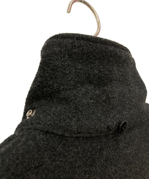 YOHJI YAMAMOTO（ヨウジヤマモト）YOHJI YAMAMOTO (ヨウジヤマモト) D'URBAN (ダーバン) A.A.R (アール) スタンドカラーウールコート グレー サイズ:Mの古着・服飾アイテム