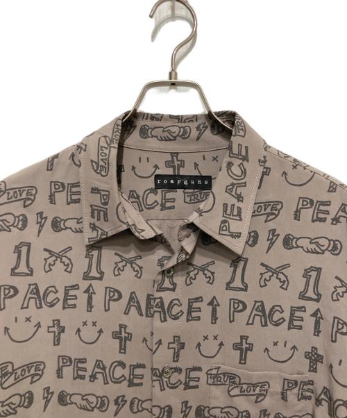 roarguns（ロアーガンズ）roarguns (ロアーガンズ) GRAFFITI PRINT SHIRT ベージュ サイズ:	SIZE 3の古着・服飾アイテム