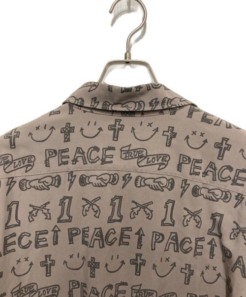 roarguns（ロアーガンズ）roarguns (ロアーガンズ) GRAFFITI PRINT SHIRT ベージュ サイズ:	SIZE 3の古着・服飾アイテム