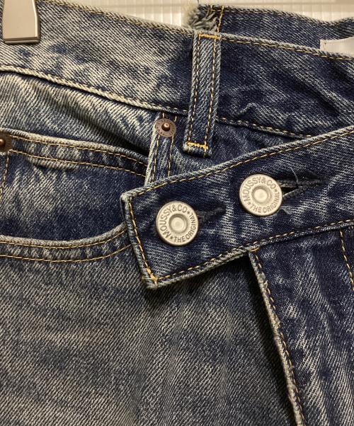 moussy（マウジー）moussy (マウジー) CROSS WAIST WIDE ストレート インディゴ サイズ:２ 未使用品の古着・服飾アイテム