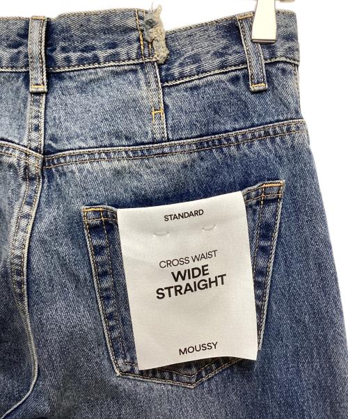 moussy（マウジー）moussy (マウジー) CROSS WAIST WIDE ストレート インディゴ サイズ:２ 未使用品の古着・服飾アイテム