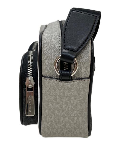 MICHAEL KORS（マイケルコース）MICHAEL KORS (マイケルコース) JET SET ITEM ポケット クロスボディ ウィズ アタッチ ミディアム ホワイト×ブラックの古着・服飾アイテム