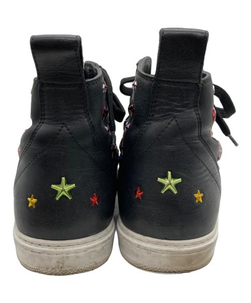 JIMMY CHOO（ジミーチュウ）JIMMY CHOO (ジミーチュウ) カラースタッズハイカットスニーカー ブラック サイズ:SIZE 43の古着・服飾アイテム