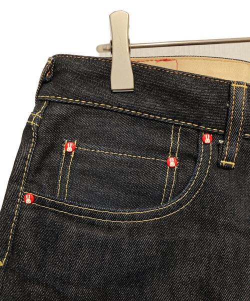 CUNE（キューン）CUNE (キューン) 2連うさぎペイントデニムパンツ インディゴ サイズ:W34の古着・服飾アイテム