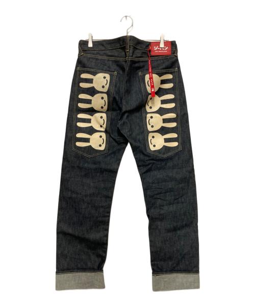 CUNE（キューン）CUNE (キューン) 4連うさぎペイントデニムパンツ インディゴ サイズ:W34の古着・服飾アイテム