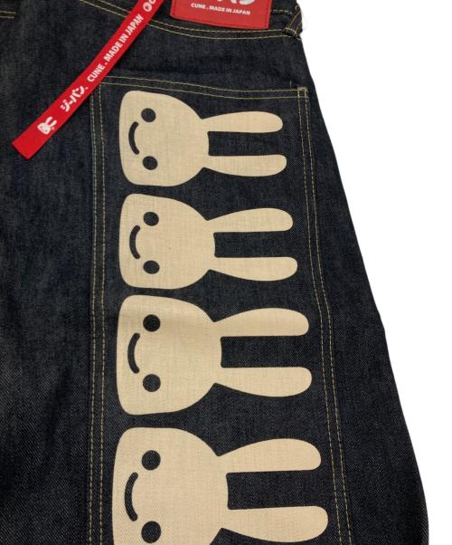 CUNE（キューン）CUNE (キューン) 4連うさぎペイントデニムパンツ インディゴ サイズ:W34の古着・服飾アイテム