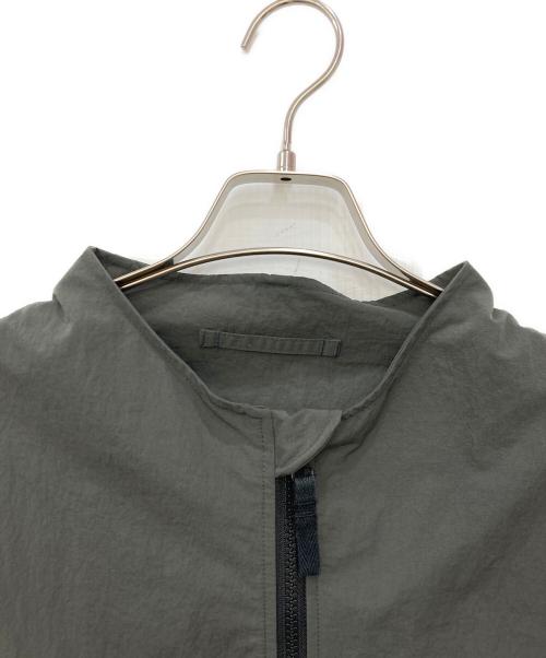 MHL（マーガレットハウエル）MHL (マーガレットハウエル) COMPACT NYLON BLOUSON JACKET グレー サイズ:Ⅼの古着・服飾アイテム