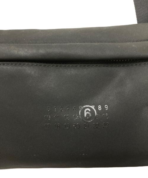 MM6 Maison Margiela（エムエムシックスメゾンマルジェラ）MM6 Maison Margiela (エムエムシックスメゾンマルジェラ) NYLON CROSSBODY BAGの古着・服飾アイテム