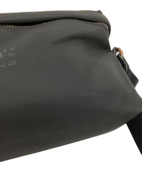 MM6 Maison Margiela（エムエムシックスメゾンマルジェラ）MM6 Maison Margiela (エムエムシックスメゾンマルジェラ) NYLON CROSSBODY BAGの古着・服飾アイテム