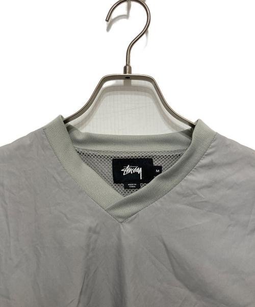 stussy（ステューシー）stussy (ステューシー) Vネックプルオーバーカットソー グレー サイズ:Mの古着・服飾アイテム