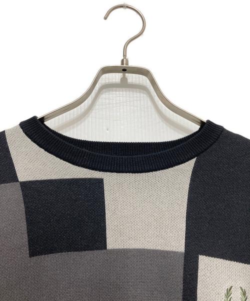FRED PERRY（フレッドペリー）FRED PERRY (フレッドペリー) パネルプリントニット ブラック×グレー サイズ:Mの古着・服飾アイテム