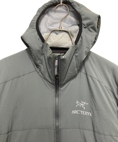 ARC'TERYX（アークテリクス）ARC'TERYX (アークテリクス) BEAMS (ビームス) ARC'TERYX × BEAMS / 別注 Atom AR Hoodie グレー サイズ:Mの古着・服飾アイテム