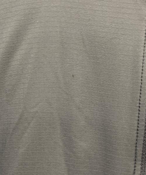 ARC'TERYX（アークテリクス）ARC'TERYX (アークテリクス) BEAMS (ビームス) ARC'TERYX × BEAMS / 別注 Atom AR Hoodie グレー サイズ:Mの古着・服飾アイテム