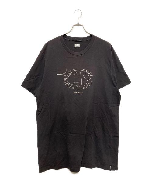 C.P COMPANY（シーピーカンパニー）C.P COMPANY (シーピーカンパニー) ロゴプリントTシャツ グレー サイズ:3XLの古着・服飾アイテム