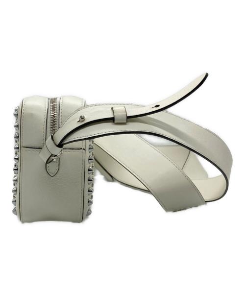 JIMMY CHOO（ジミーチュウ）JIMMY CHOO (ジミーチュウ) スタッズショルダーバッグ ホワイトの古着・服飾アイテム