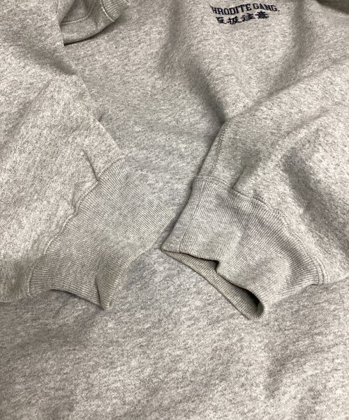 BlackEyePatch（ブラックアイパッチ）BlackEyePatch (ブラックアイパッチ) APHRODITE GANG (アフロディーテギャング) 取扱注意刺繍スウェット グレー サイズ:XLの古着・服飾アイテム