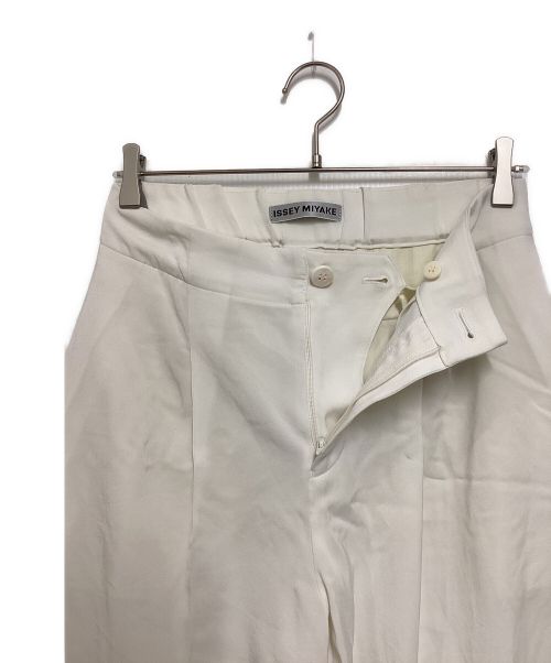 ISSEY MIYAKE（イッセイミヤケ）ISSEY MIYAKE (イッセイミヤケ) SQUARE ONE PANTS SOLID Straight Trousers ホワイト サイズ:2の古着・服飾アイテム