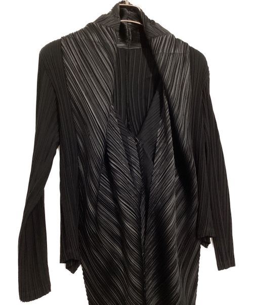 ISSEY MIYAKE FETE（イッセイミヤケフェット）ISSEY MIYAKE FETE (イッセイミヤケフェット) 襟デザインショートプリーツジャケット ブラック サイズ:3の古着・服飾アイテム