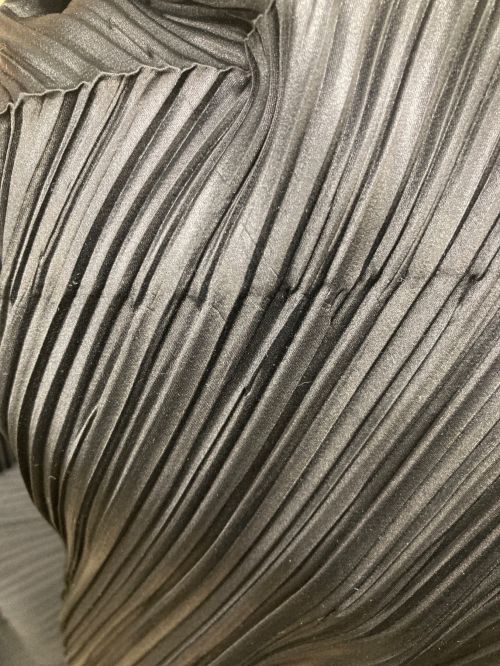 ISSEY MIYAKE FETE（イッセイミヤケフェット）ISSEY MIYAKE FETE (イッセイミヤケフェット) 襟デザインショートプリーツジャケット ブラック サイズ:3の古着・服飾アイテム