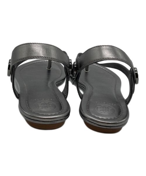 TORY BURCH（トリーバーチ）TORY BURCH (トリーバーチ) MINNIE TRAVEL SANDAL メタリックグレー サイズ:7.5の古着・服飾アイテム