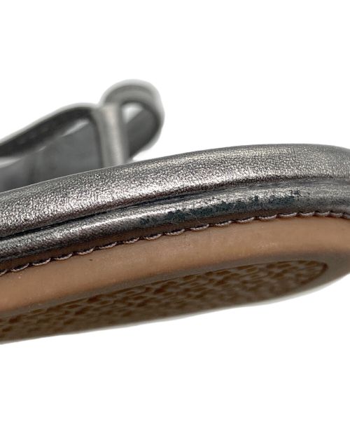 TORY BURCH（トリーバーチ）TORY BURCH (トリーバーチ) MINNIE TRAVEL SANDAL メタリックグレー サイズ:7.5の古着・服飾アイテム