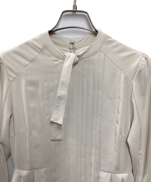 CELFORD（セルフォード）CELFORD (セルフォード) ボウタイプリーツワンピース アイボリー サイズ:36の古着・服飾アイテム