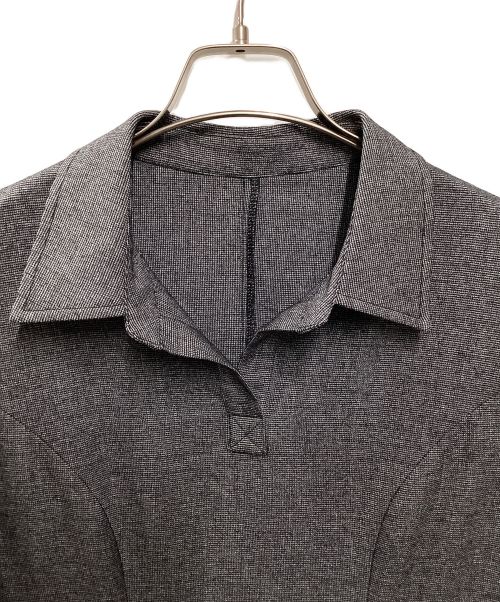 Fano Studios（ファノ ストゥディオズ）Fano Studios (ファノ ストゥディオズ) ポロカラー プリーツミニワンピース グレー サイズ:Mの古着・服飾アイテム