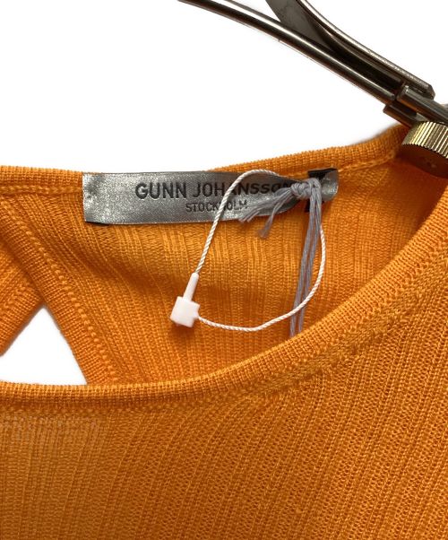 GUNN JOHANSSON（グン ヨハンソン）GUNN JOHANSSON (グン ヨハンソン) BACK/HOLE リブ ニット オレンジ サイズ:Freeの古着・服飾アイテム