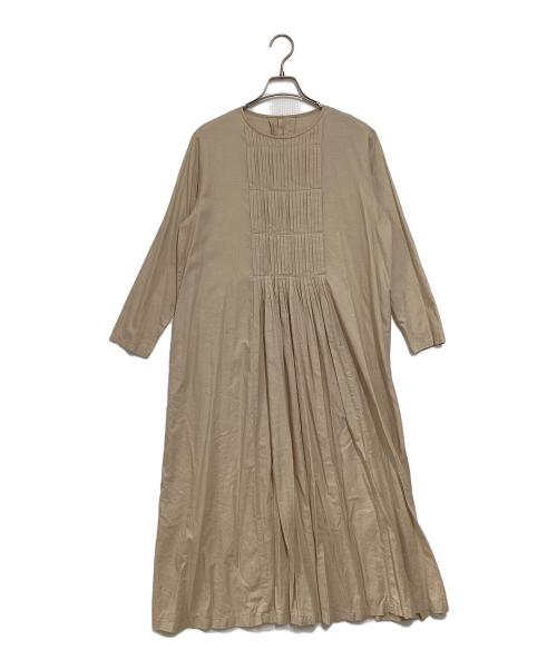 evam eva（エヴァムエヴァ）evam eva (エヴァムエヴァ) fine pleats one-piece ベージュ サイズ:Freeの古着・服飾アイテム