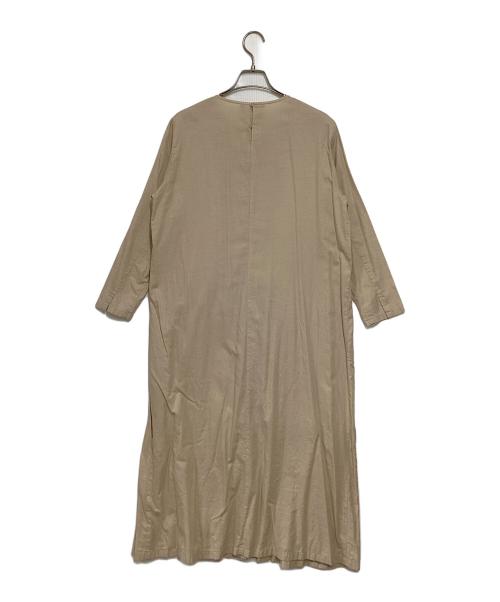 evam eva（エヴァムエヴァ）evam eva (エヴァムエヴァ) fine pleats one-piece ベージュ サイズ:Freeの古着・服飾アイテム