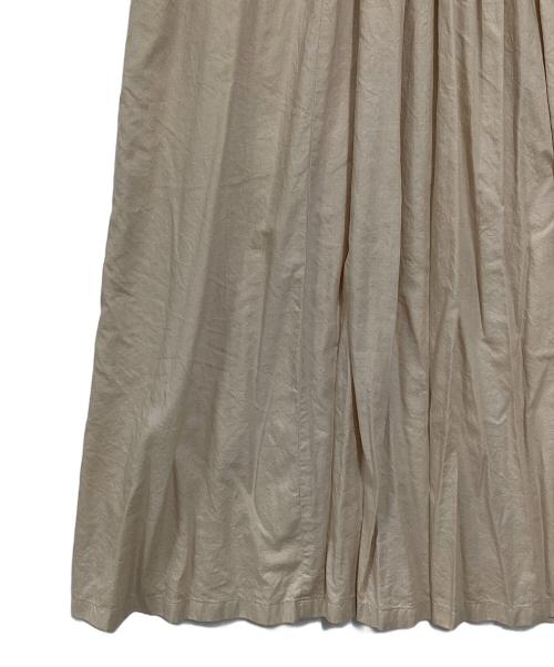 evam eva（エヴァムエヴァ）evam eva (エヴァムエヴァ) fine pleats one-piece ベージュ サイズ:Freeの古着・服飾アイテム