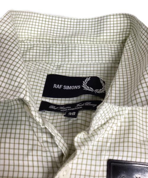 RAF SIMONS（ラフシモンズ）RAF SIMONS (ラフシモンズ) FRED PERRY (フレッドペリー) 半袖シャツ グリーン サイズ:38の古着・服飾アイテム