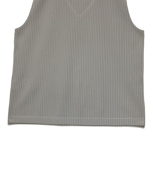 HOMME PLISSE ISSEY MIYAKE（オム プリッセ イッセイ ミヤケ）HOMME PLISSE ISSEY MIYAKE (オム プリッセ イッセイ ミヤケ) プリーツVネックベスト グレー サイズ:3の古着・服飾アイテム