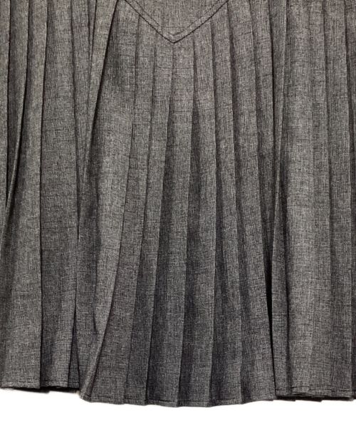 Fano Studios（ファノ ストゥディオズ）Fano Studios (ファノ ストゥディオズ) ポロカラー プリーツミニワンピース グレー サイズ:Lの古着・服飾アイテム