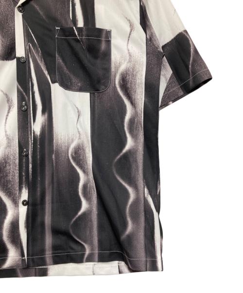 EVISEN（エビセン）EVISEN (エビセン) グラフィックオープンカラーシャツ ブラック×ホワイト サイズ:Mの古着・服飾アイテム