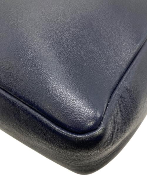 J&M DAVIDSON（ジェイ＆エム デヴィッドソン）J&M DAVIDSON (ジェイ＆エム デヴィッドソン) GABBYショルダーバッグ ネイビーの古着・服飾アイテム