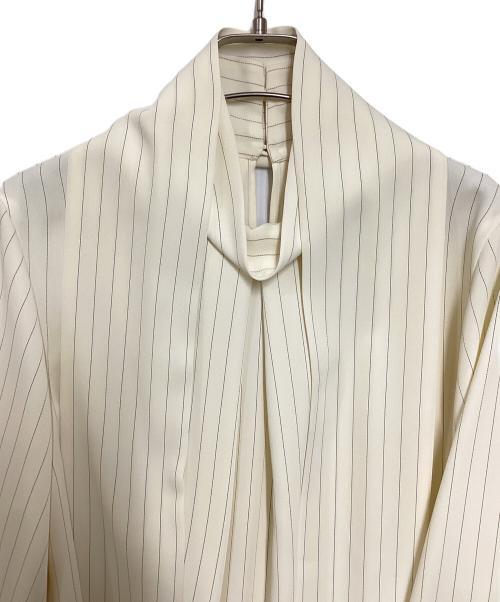 MIESROHE（ミースロエ）MIESROHE (ミースロエ) sustainableシルキーボウタイブラウス アイボリー サイズ:Freeの古着・服飾アイテム